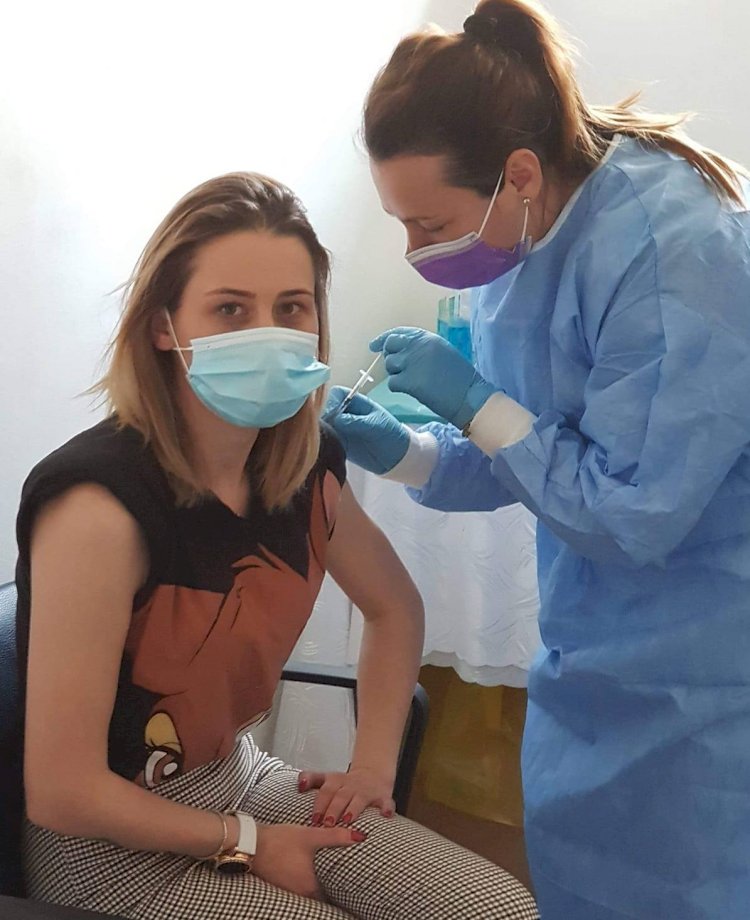 Românii din diaspora apelează la serviciile medicale din România, inclusiv la vaccinarea împotriva COVID-19