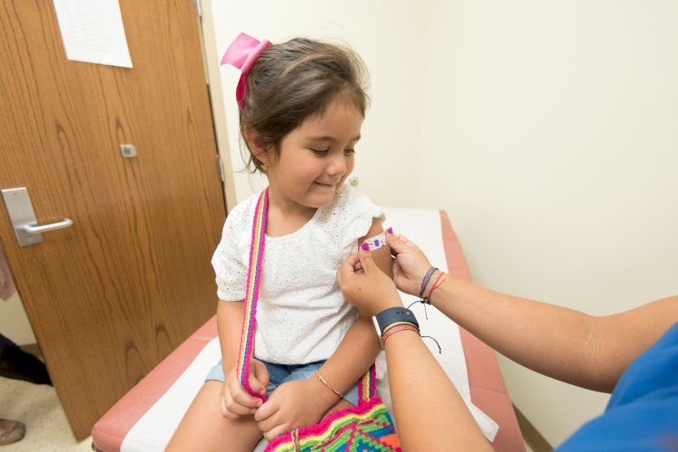 Academia Americană de Pediatrie recomandă vaccinarea copiilor cu vârsta de peste 12 ani împotriva COVID-19 